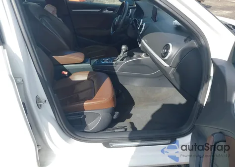 2018 Audi A3 2.0T Premium/2.0T Tech Premium z USA, uszkodzony, nr VIN WAUB8GFF8J1021211